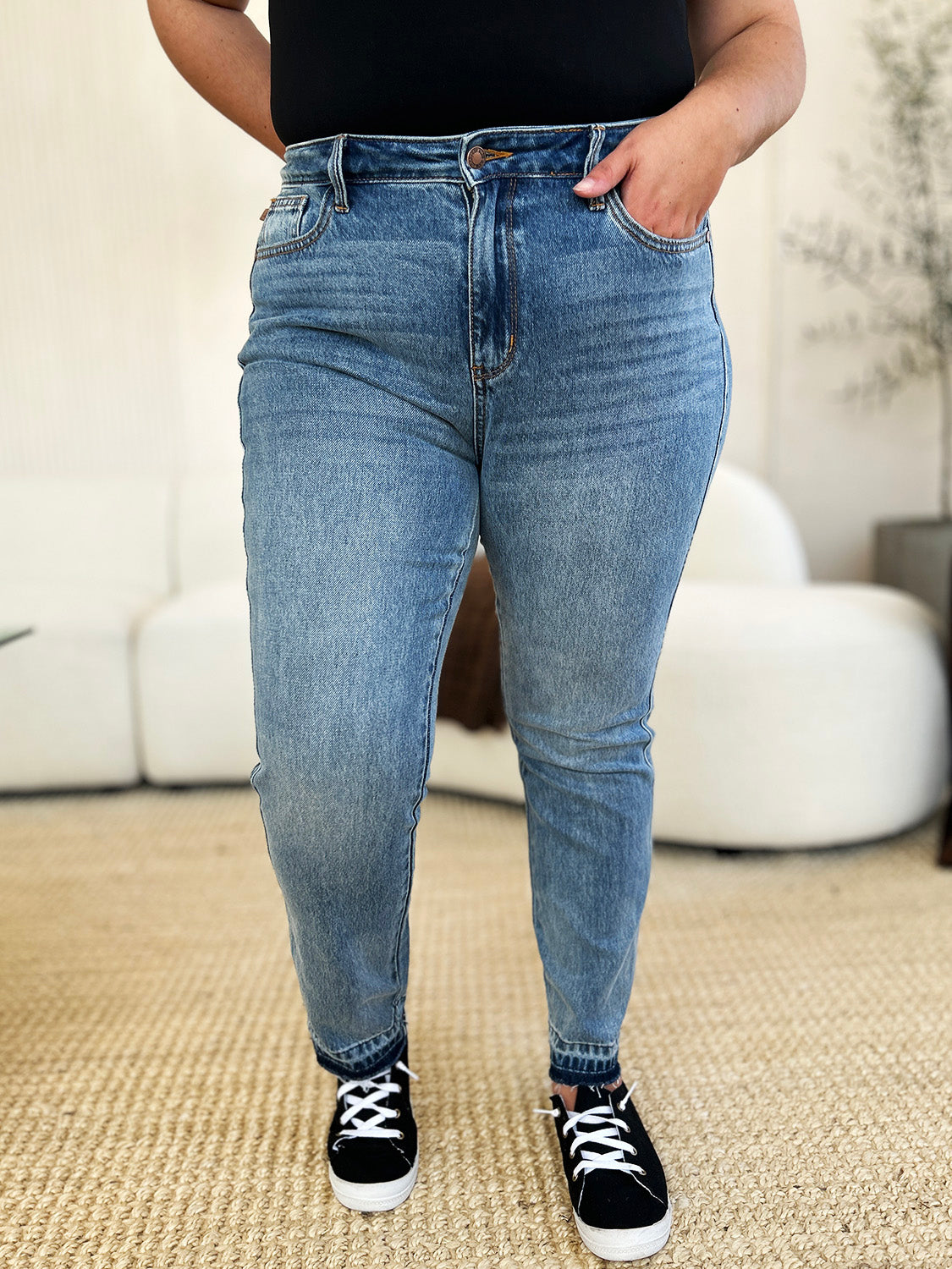 Medium Judy Blue Full Size Mid Rise Rigid Magic Release Hem Jeans Jeans blue jeans jeans Judy Blue plus size jeans Ship from USA